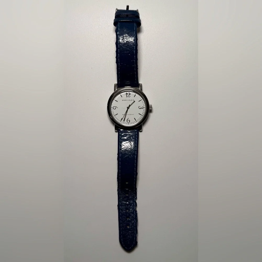 Anne Klein Silver Tone MOP Dial Watch blue needs new battery’s